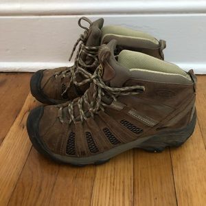 Barely Used Keen Hiking Boots Voyageur Size 39